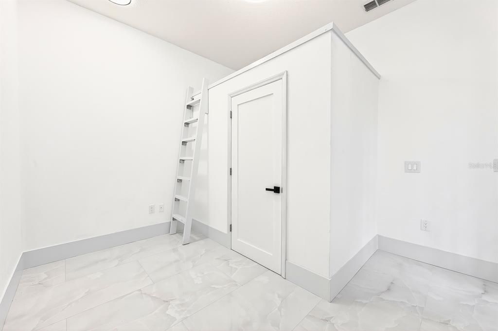 En Venta: $1,300,000 (4 camas, 4 baños, 4625 Pies cuadrados)