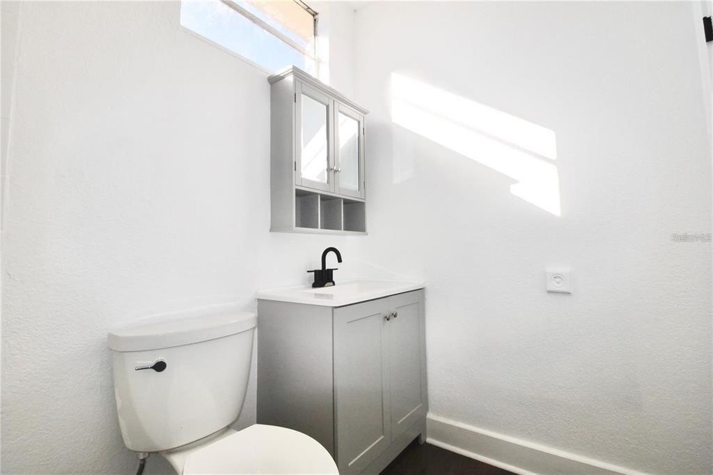 出租: $1,850 (3 贝兹, 1 浴室, 923 平方英尺)