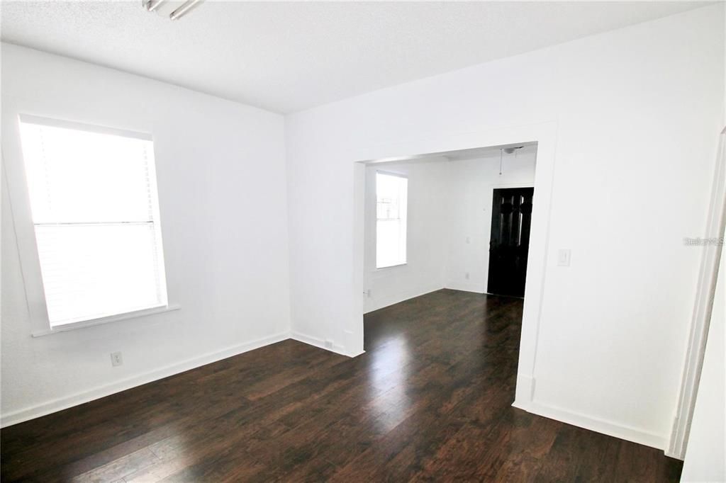 出租: $1,850 (3 贝兹, 1 浴室, 923 平方英尺)