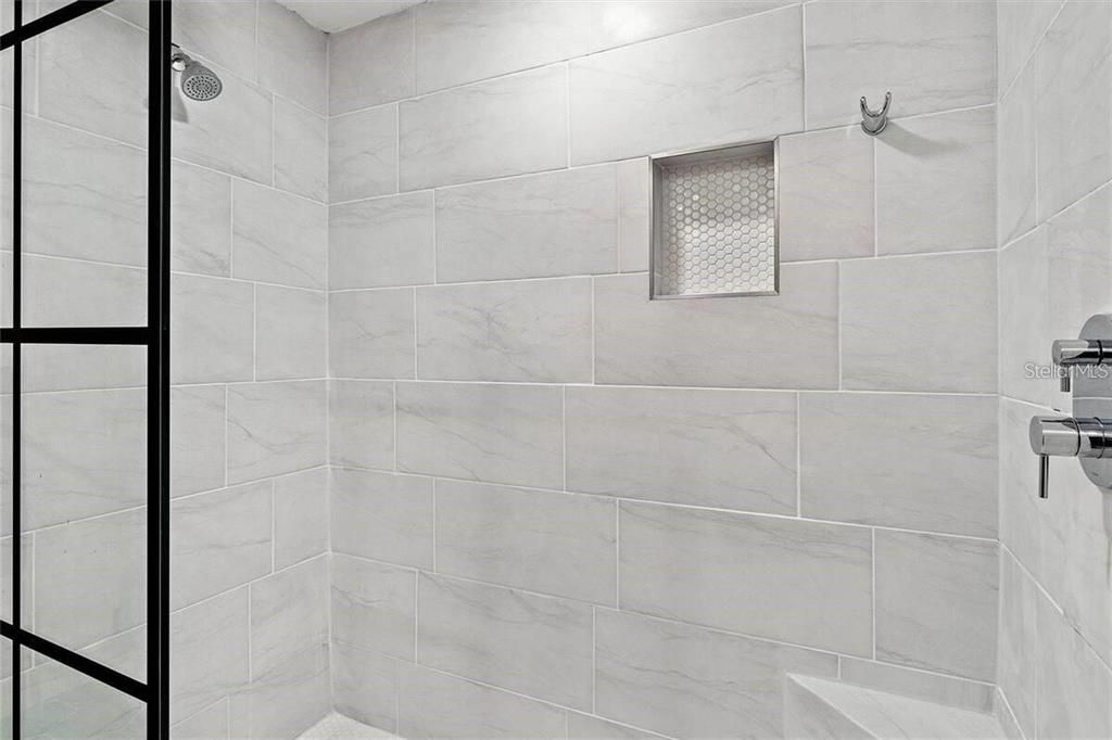 Activo con contrato: $4,500 (3 camas, 2 baños, 1606 Pies cuadrados)