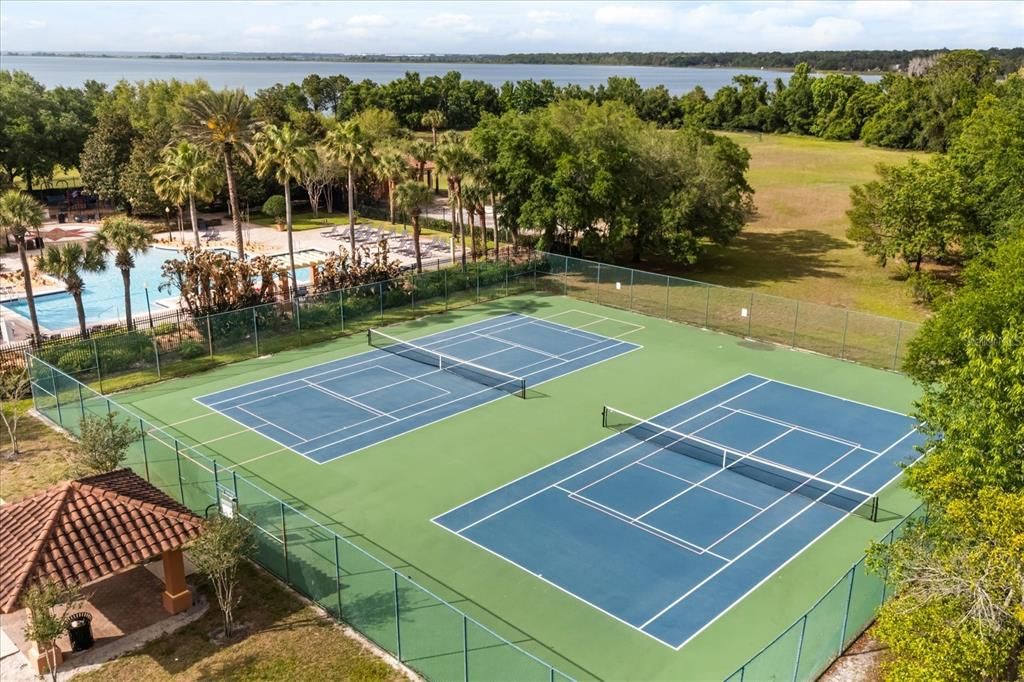 Activo con contrato: $619,900 (5 camas, 3 baños, 3758 Pies cuadrados)