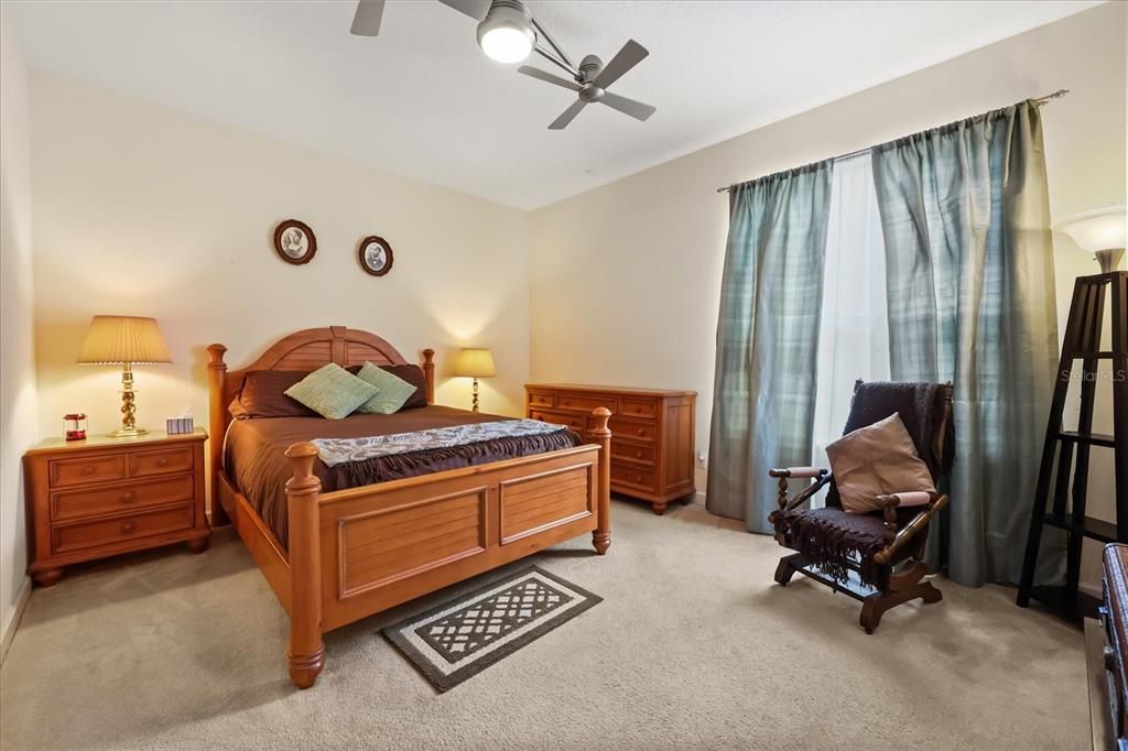 Activo con contrato: $619,900 (5 camas, 3 baños, 3758 Pies cuadrados)