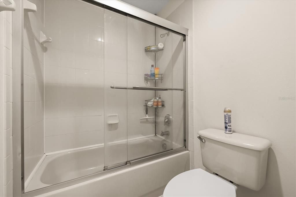 Activo con contrato: $619,900 (5 camas, 3 baños, 3758 Pies cuadrados)