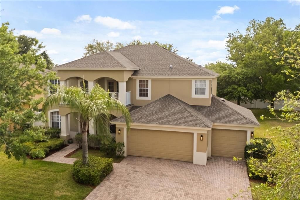 Activo con contrato: $619,900 (5 camas, 3 baños, 3758 Pies cuadrados)