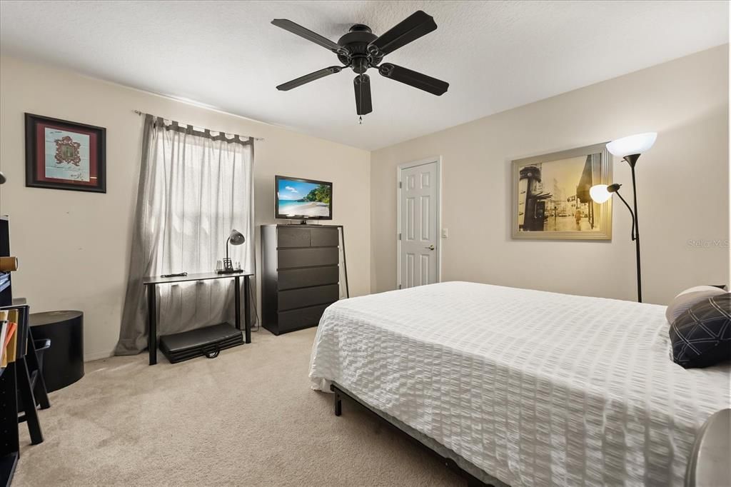 Activo con contrato: $619,900 (5 camas, 3 baños, 3758 Pies cuadrados)