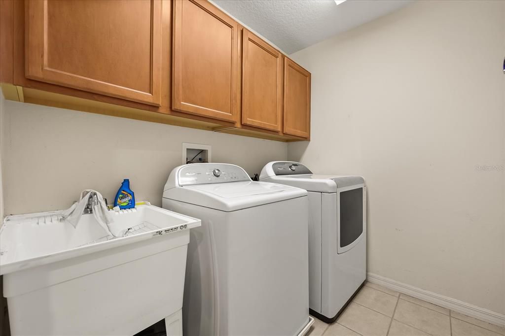 Activo con contrato: $619,900 (5 camas, 3 baños, 3758 Pies cuadrados)