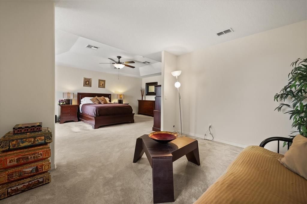 Activo con contrato: $619,900 (5 camas, 3 baños, 3758 Pies cuadrados)