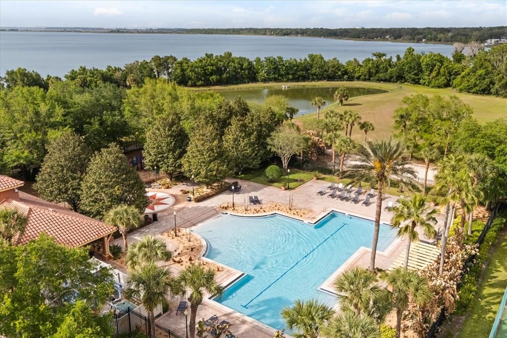 Activo con contrato: $619,900 (5 camas, 3 baños, 3758 Pies cuadrados)