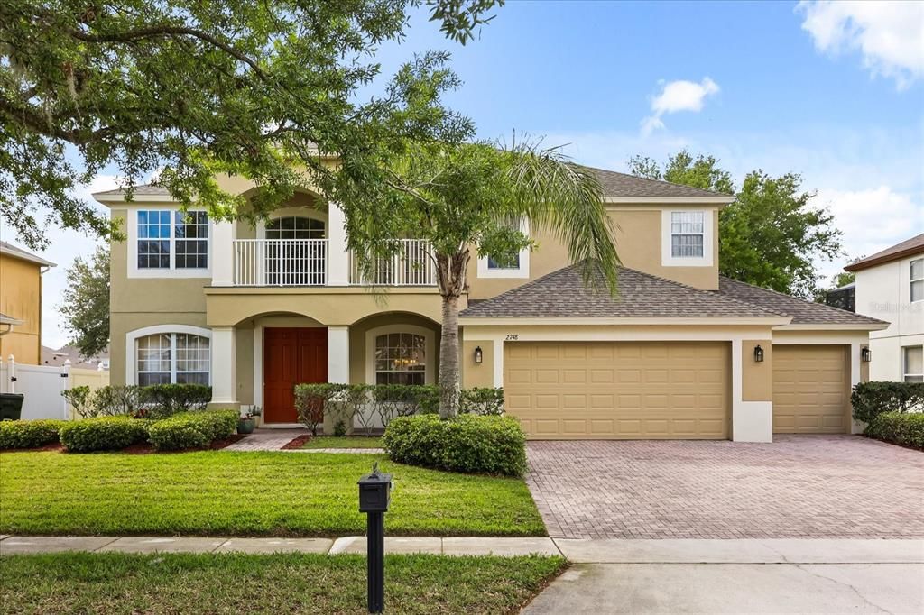Activo con contrato: $619,900 (5 camas, 3 baños, 3758 Pies cuadrados)