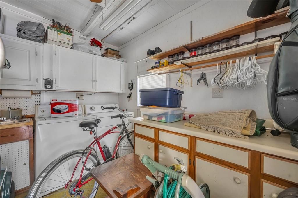 На продажу: $114,900 (2 спален, 2 ванн, 1299 Квадратных фут)