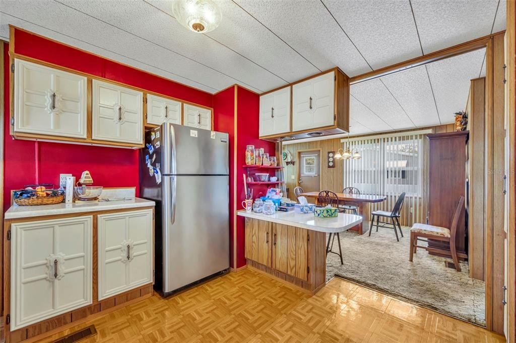 На продажу: $114,900 (2 спален, 2 ванн, 1299 Квадратных фут)
