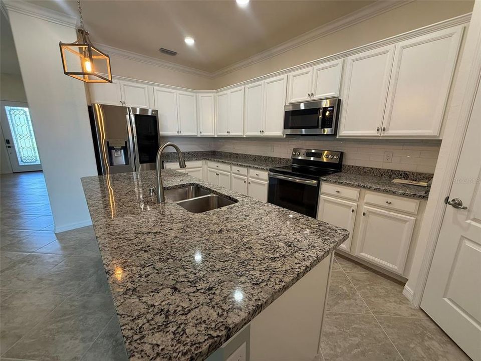 En Renta: $3,575 (4 camas, 3 baños, 2006 Pies cuadrados)