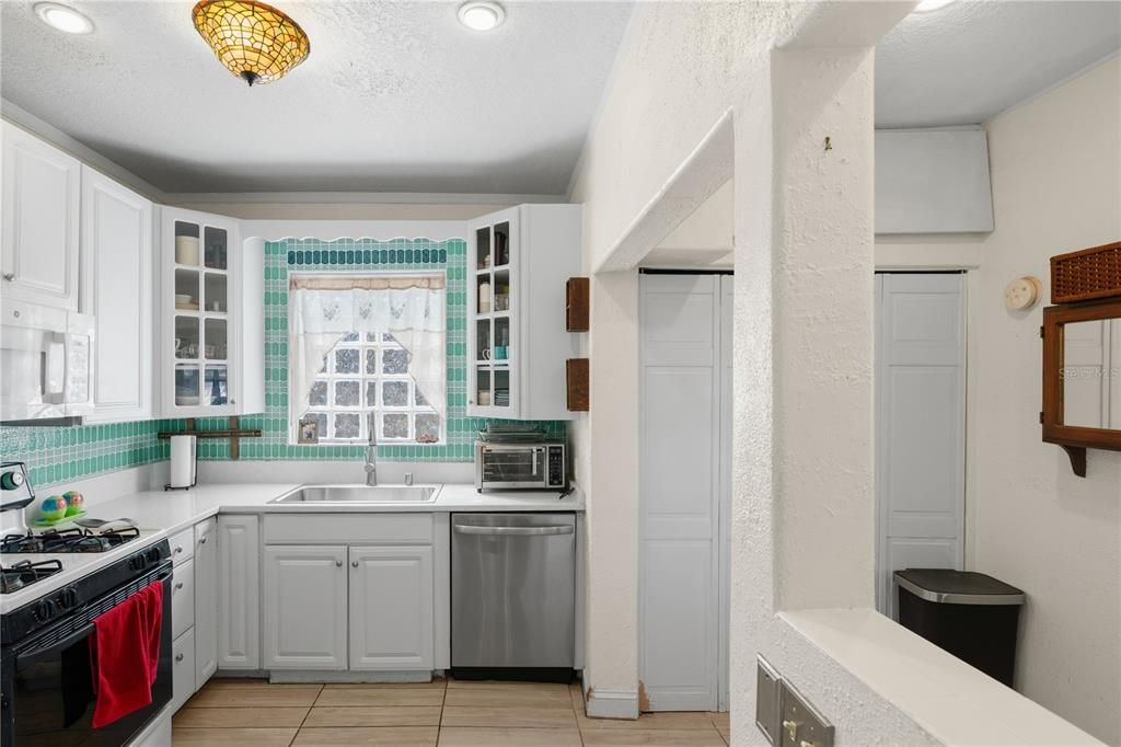 Activo con contrato: $240,000 (2 camas, 2 baños, 1636 Pies cuadrados)