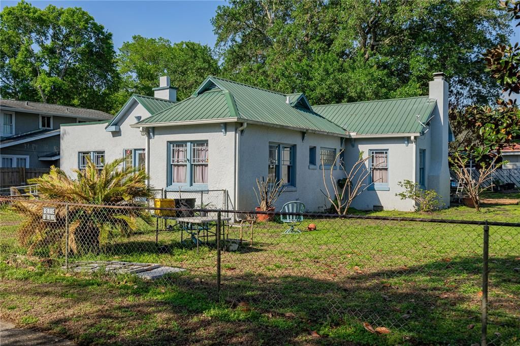 Activo con contrato: $240,000 (2 camas, 2 baños, 1636 Pies cuadrados)
