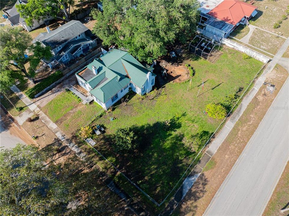 Activo con contrato: $240,000 (2 camas, 2 baños, 1636 Pies cuadrados)