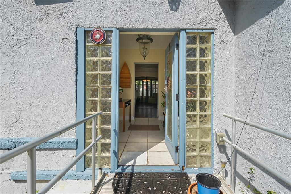 Activo con contrato: $240,000 (2 camas, 2 baños, 1636 Pies cuadrados)
