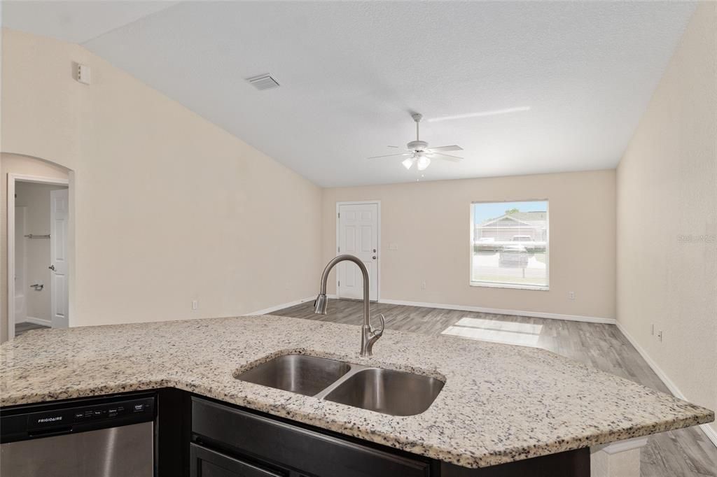 En Venta: $239,800 (3 camas, 2 baños, 1340 Pies cuadrados)