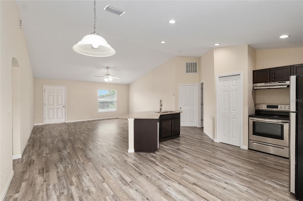 En Venta: $239,800 (3 camas, 2 baños, 1340 Pies cuadrados)