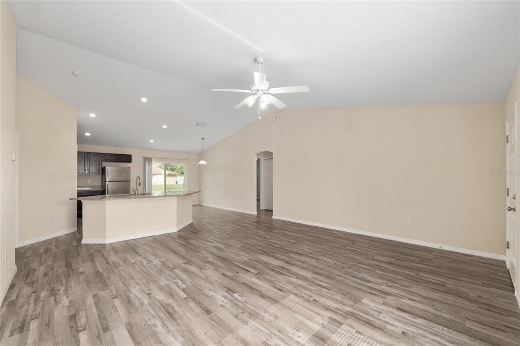 En Venta: $239,800 (3 camas, 2 baños, 1340 Pies cuadrados)