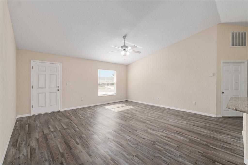 En Venta: $239,800 (3 camas, 2 baños, 1340 Pies cuadrados)