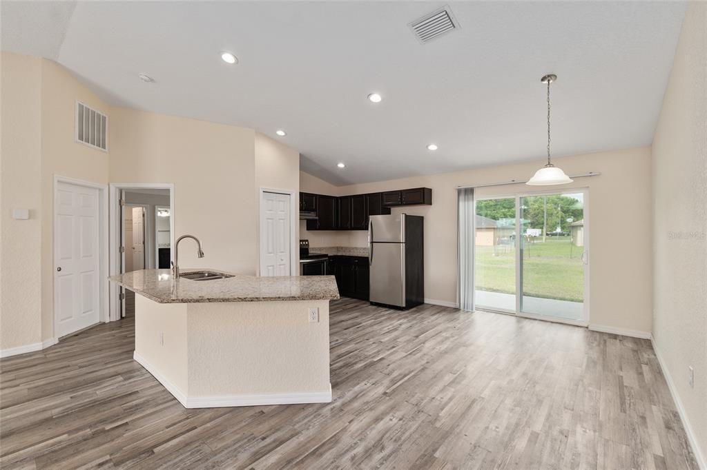 En Venta: $239,800 (3 camas, 2 baños, 1340 Pies cuadrados)