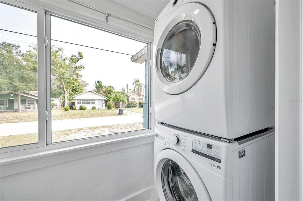 Под контрактом: $2,600 (2 спален, 1 ванн, 895 Квадратных фут)