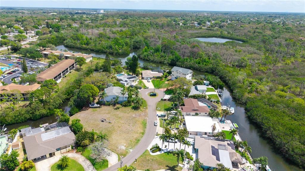 待售: $399,000 (0.32 acres)