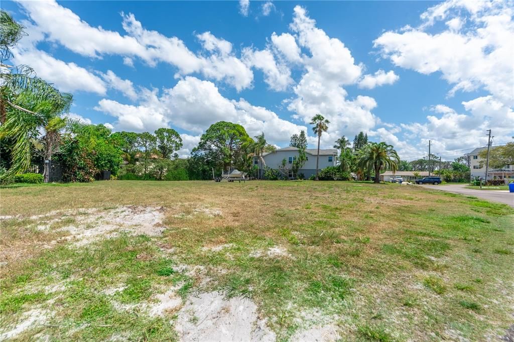 待售: $399,000 (0.32 acres)