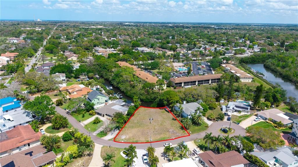 待售: $399,000 (0.32 acres)