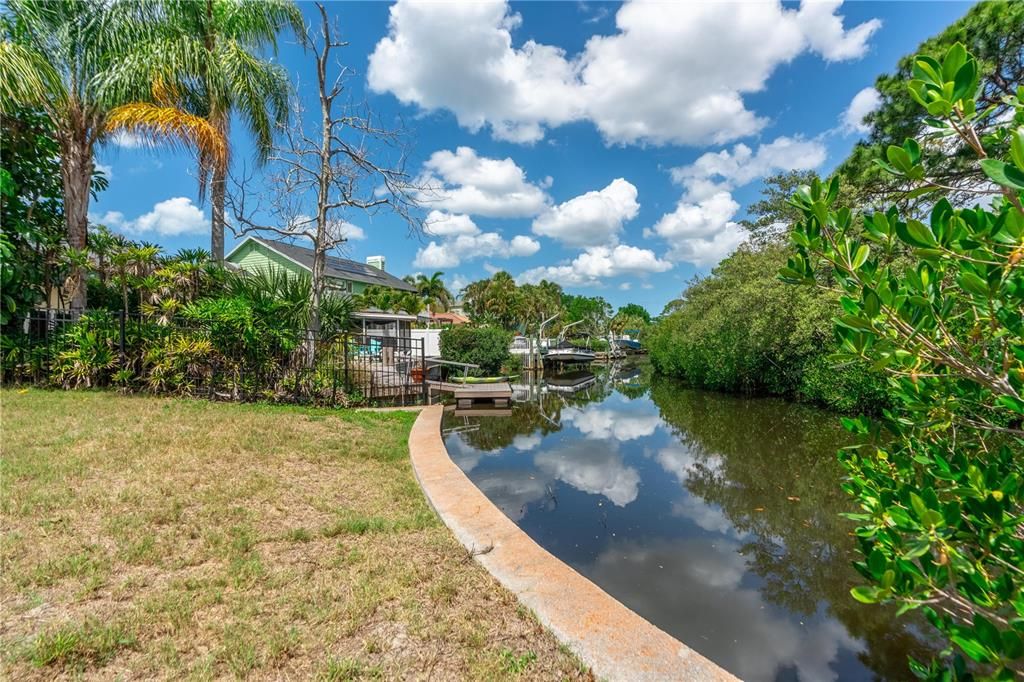 待售: $399,000 (0.32 acres)