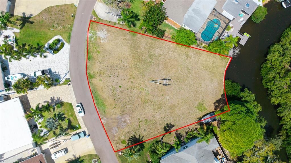 待售: $399,000 (0.32 acres)