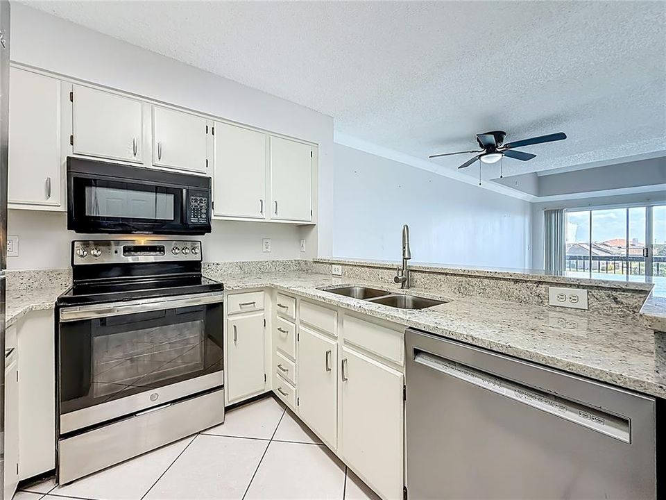 Activo con contrato: $199,900 (2 camas, 2 baños, 1075 Pies cuadrados)