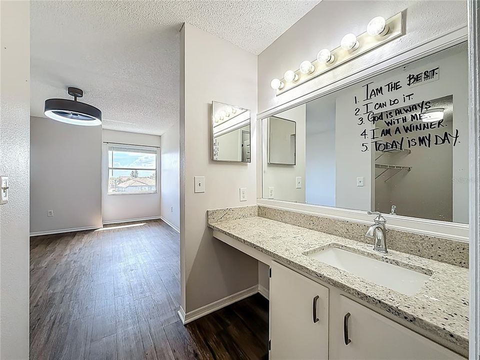 Activo con contrato: $199,900 (2 camas, 2 baños, 1075 Pies cuadrados)