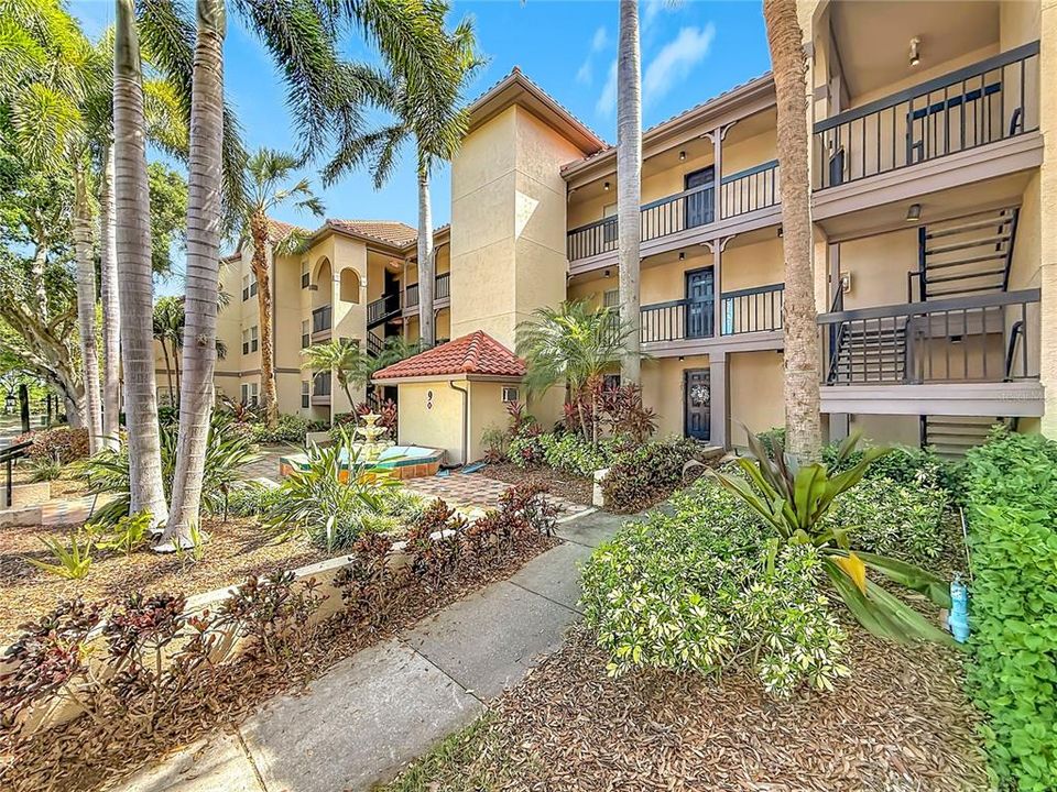 Activo con contrato: $199,900 (2 camas, 2 baños, 1075 Pies cuadrados)