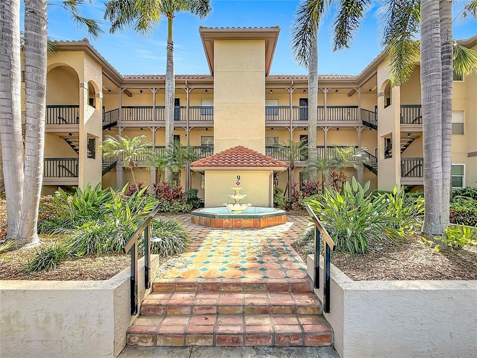Activo con contrato: $199,900 (2 camas, 2 baños, 1075 Pies cuadrados)