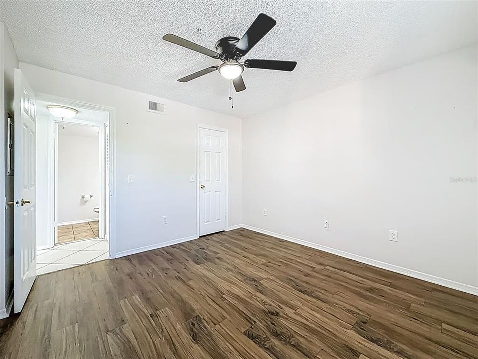 Activo con contrato: $199,900 (2 camas, 2 baños, 1075 Pies cuadrados)