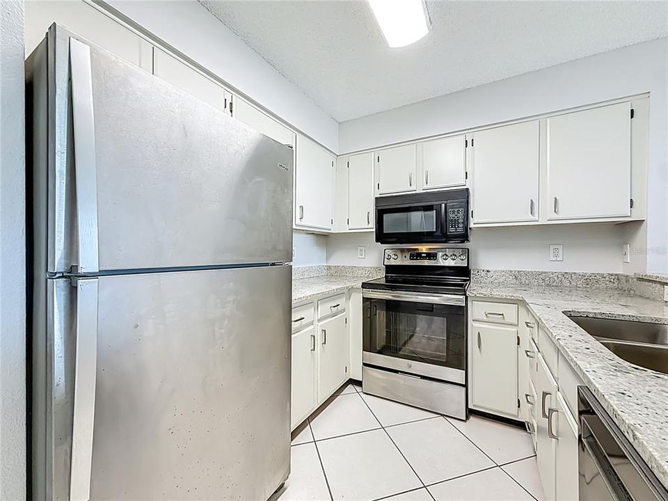 Activo con contrato: $199,900 (2 camas, 2 baños, 1075 Pies cuadrados)