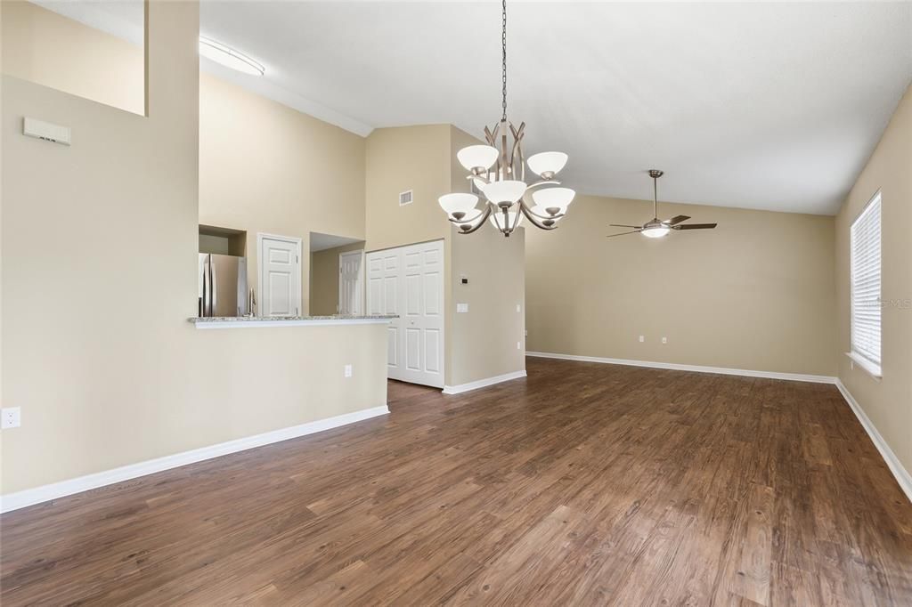 待售: $275,000 (3 贝兹, 2 浴室, 1454 平方英尺)