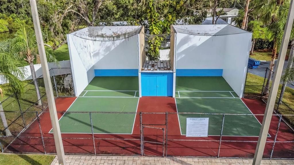 For Sale: $199,999 (2 beds, 2 baths, 900 Square Feet)