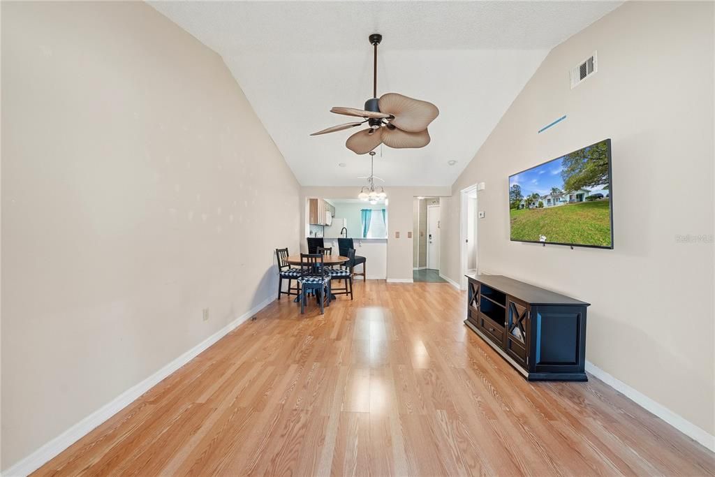 For Sale: $199,999 (2 beds, 2 baths, 900 Square Feet)