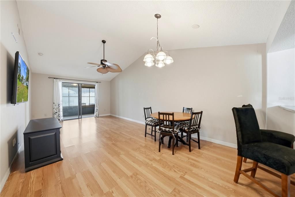 For Sale: $199,999 (2 beds, 2 baths, 900 Square Feet)