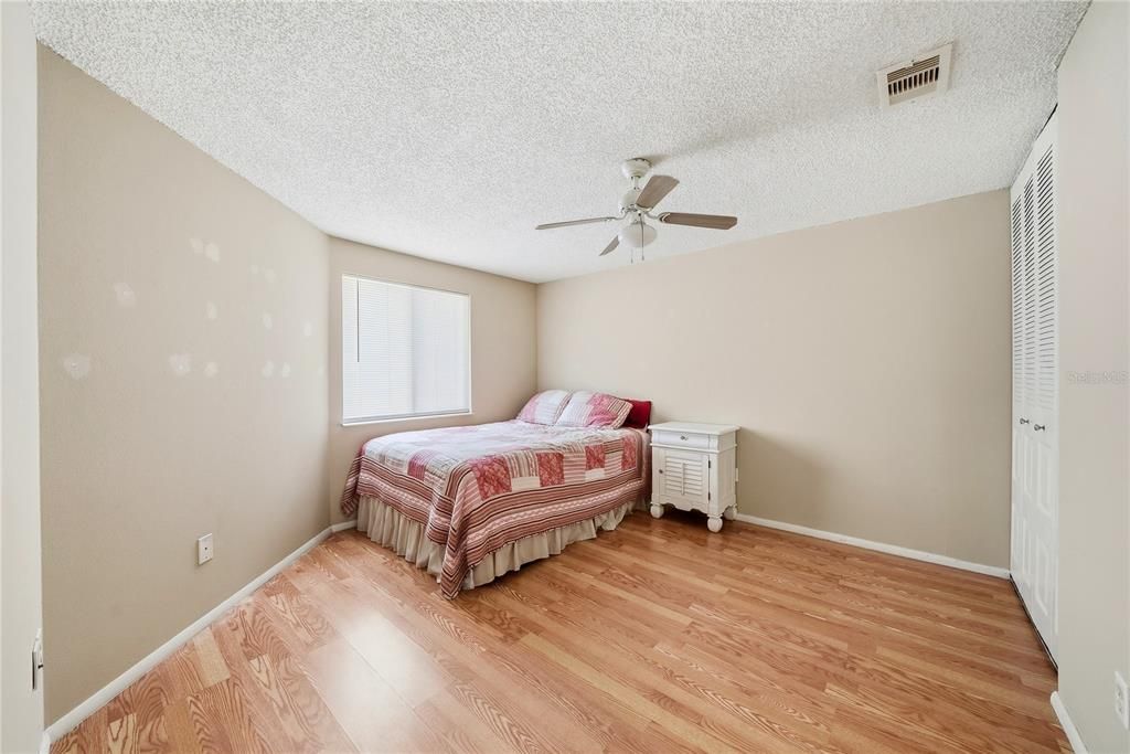 For Sale: $199,999 (2 beds, 2 baths, 900 Square Feet)