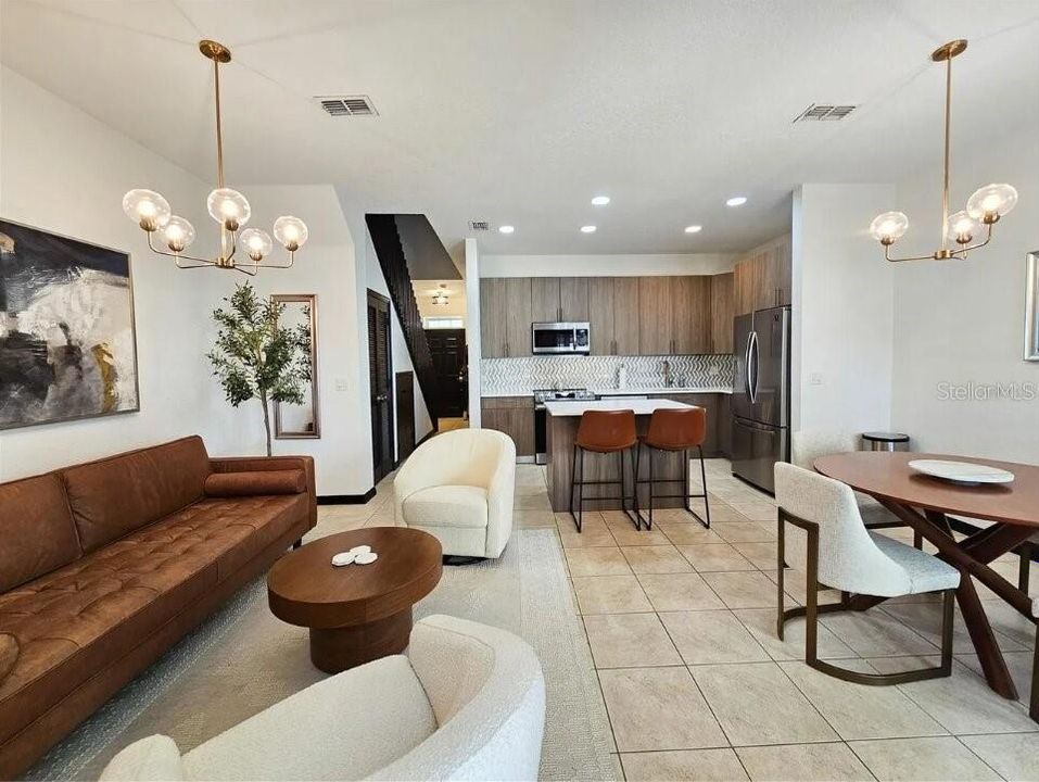 En Venta: $342,500 (4 camas, 3 baños, 1636 Pies cuadrados)