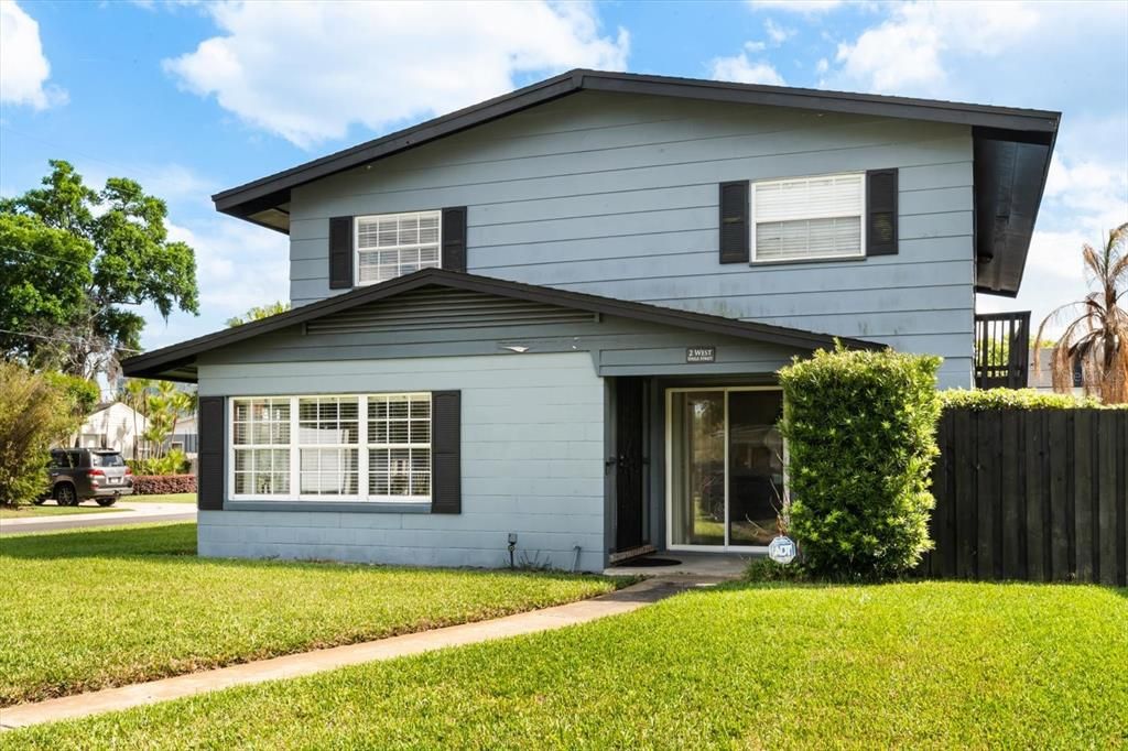 Active With Contract: $584,500 (4 beds, 4 baths, 2433 Square Feet)