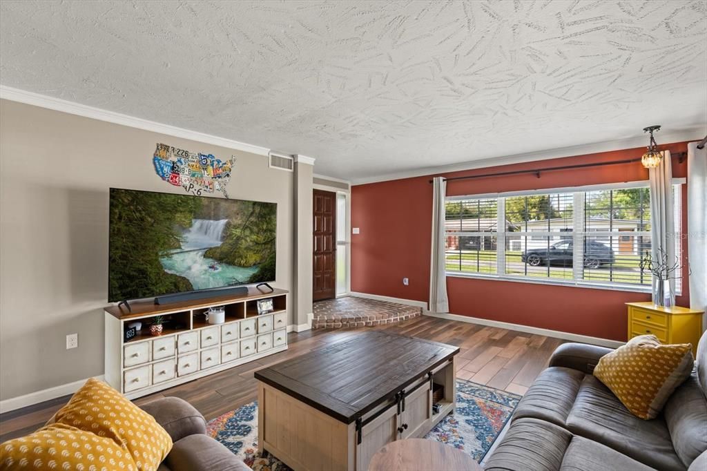 Active With Contract: $584,500 (4 beds, 4 baths, 2433 Square Feet)