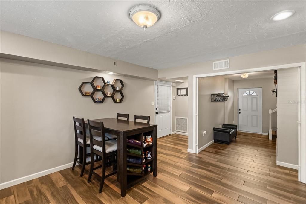 Active With Contract: $584,500 (4 beds, 4 baths, 2433 Square Feet)