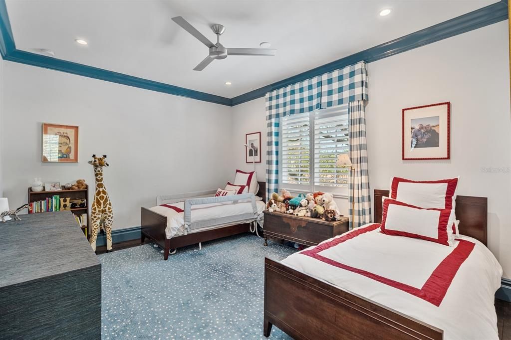 Activo con contrato: $2,195,000 (4 camas, 4 baños, 3412 Pies cuadrados)