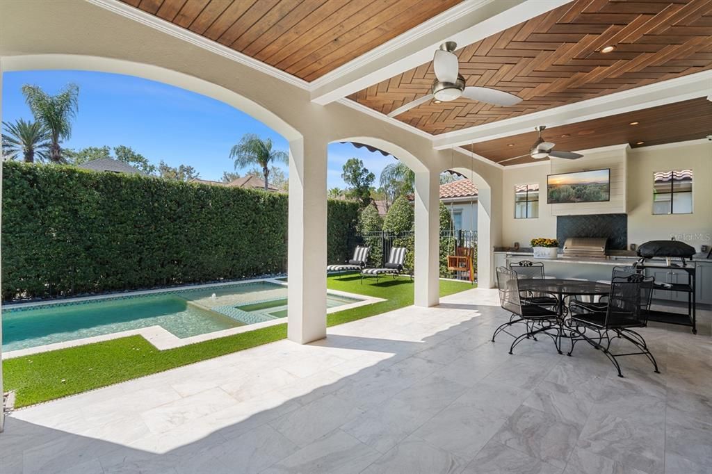 Activo con contrato: $2,195,000 (4 camas, 4 baños, 3412 Pies cuadrados)