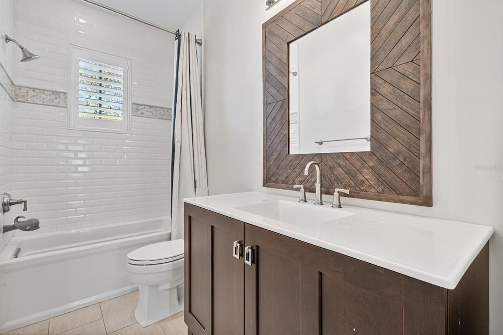Activo con contrato: $2,195,000 (4 camas, 4 baños, 3412 Pies cuadrados)