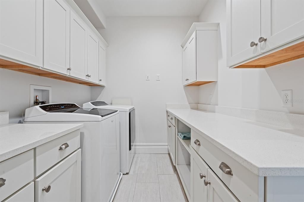 Activo con contrato: $2,195,000 (4 camas, 4 baños, 3412 Pies cuadrados)